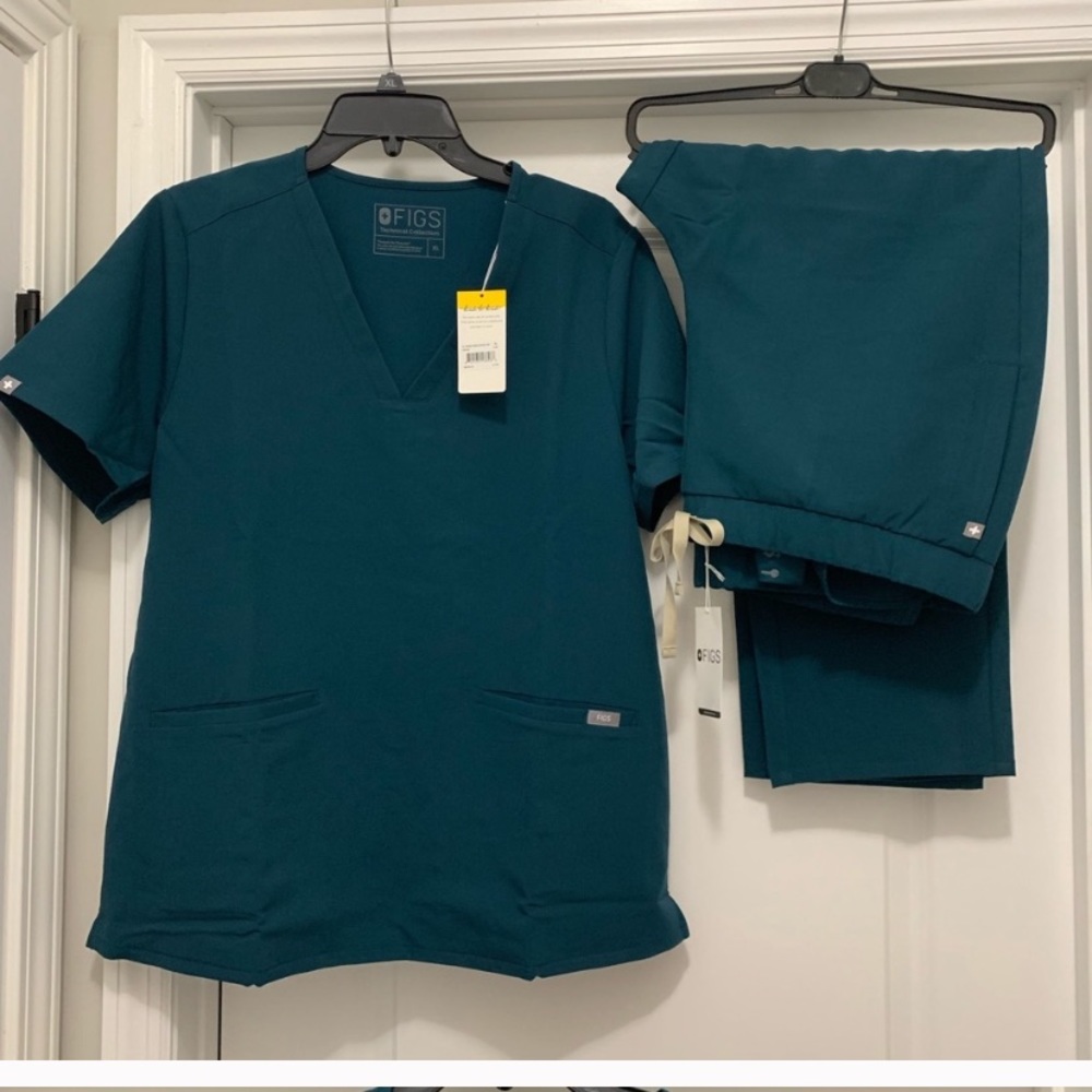 FIgs scrubs set
